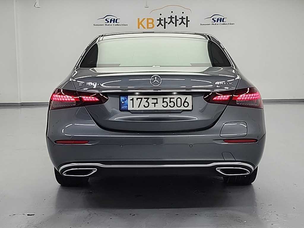 Mercedes Benz E class - Vista 3