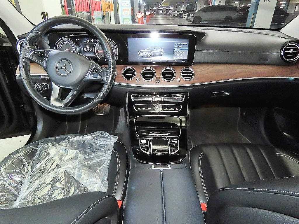 Mercedes Benz E class - Vista 10