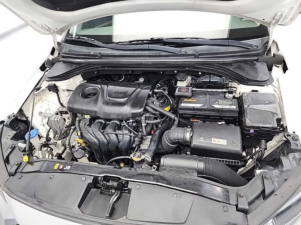 HYUNDAI Avante - Vista 5