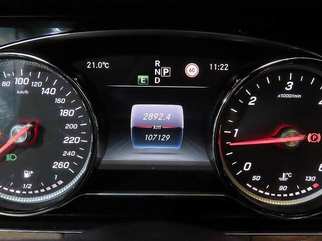 Mercedes Benz E class - Vista 9