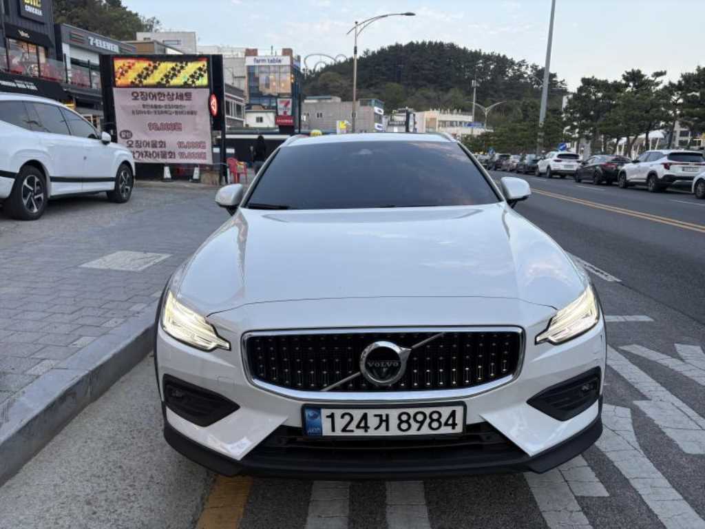 Volvo V60 2020 Blanco - Importación desde Corea - HF Imports Iquique - Foto 1
