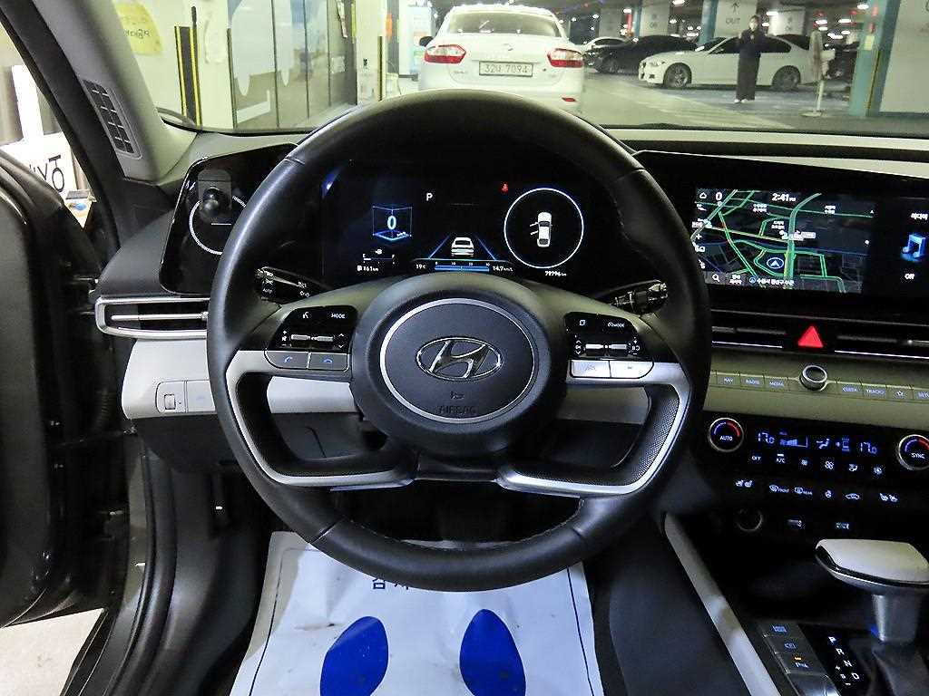 HYUNDAI Avante - Vista 8