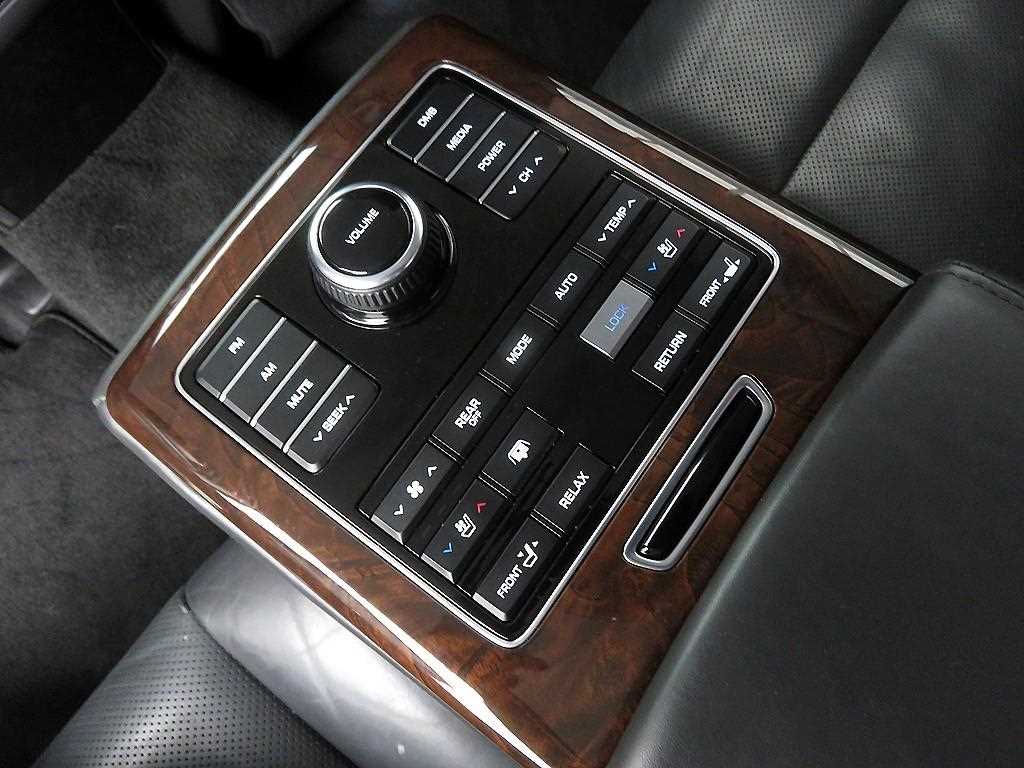 HYUNDAI Equus - Vista 9