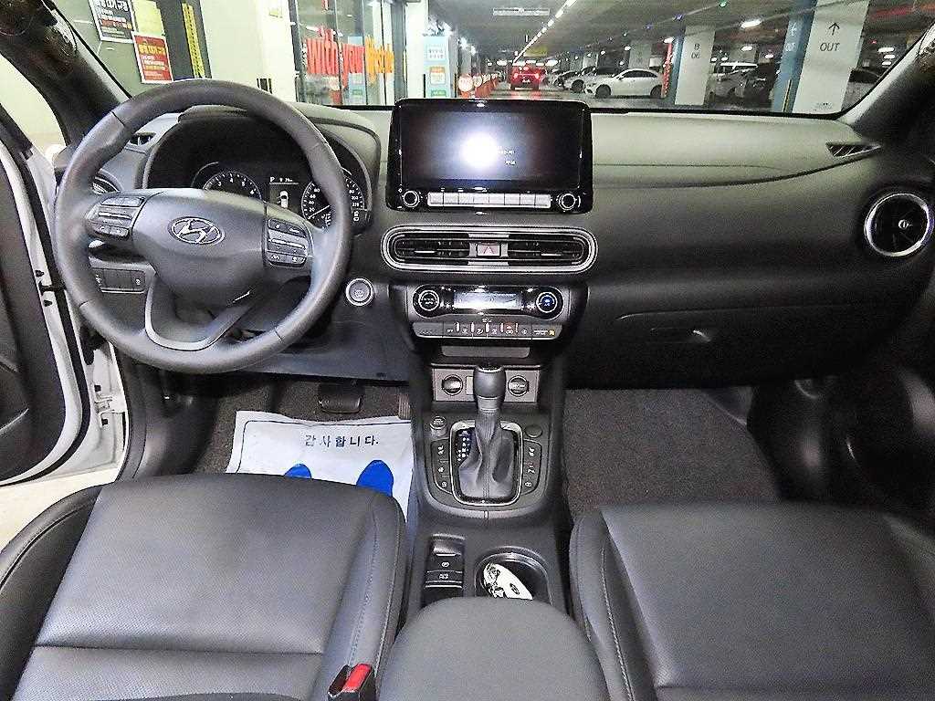 HYUNDAI Kona - Vista 10