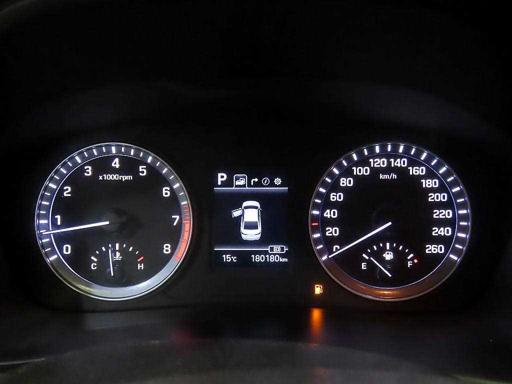 HYUNDAI Sonata - Vista 9