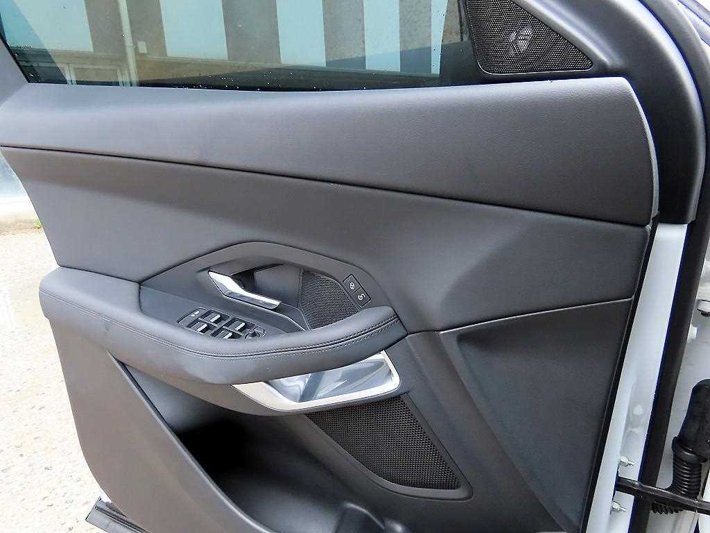 Jaguar E-PACE - Vista 11