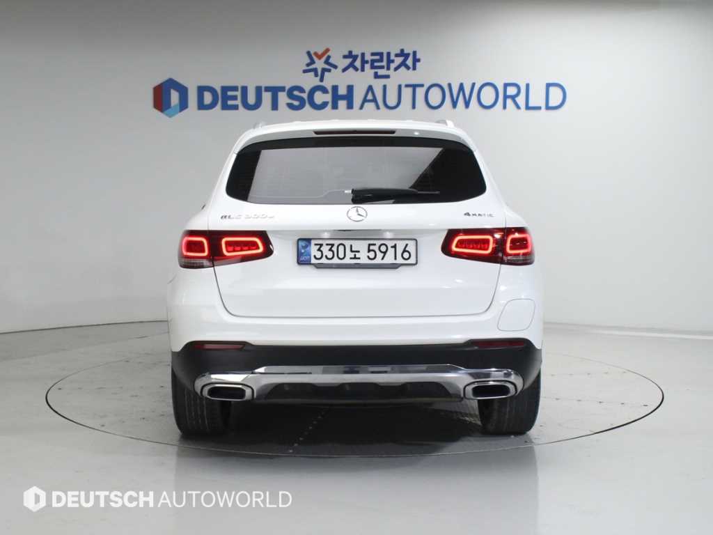 Mercedes Benz GLC Class - Vista 4