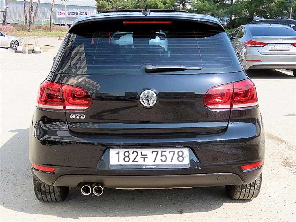 Volkswagen Golf - Vista 4