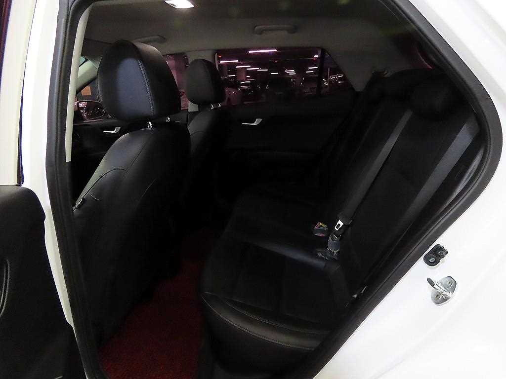 KIA Stonic - Vista 7