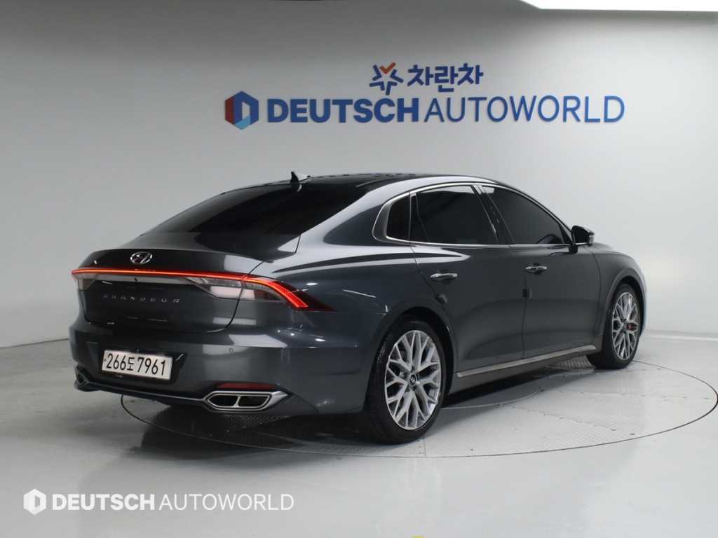 HYUNDAI Grandeur - Vista 2