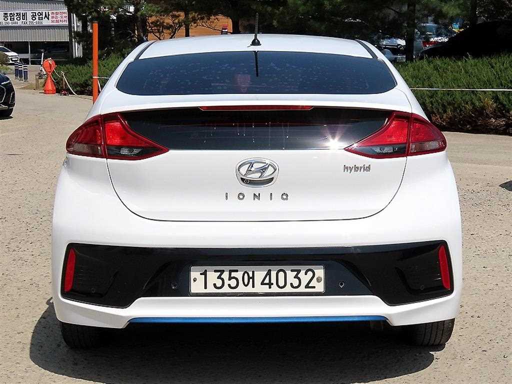 HYUNDAI Ioniq - Vista 4