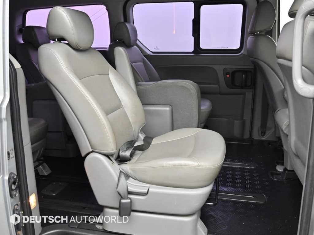 HYUNDAI Starex - Vista 12