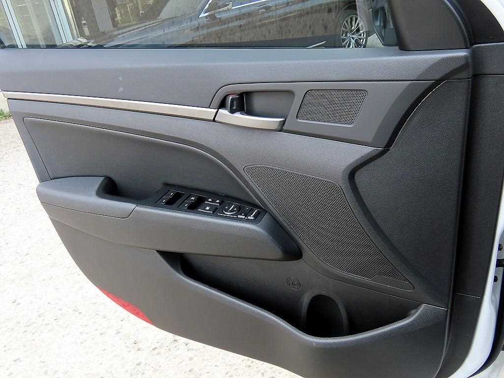 HYUNDAI Avante - Vista 11