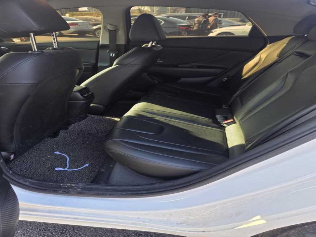 HYUNDAI Avante - Vista 5