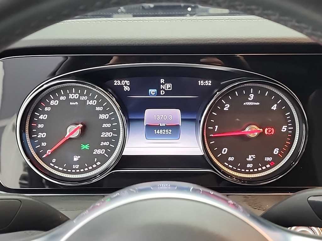 Mercedes Benz E class - Vista 6