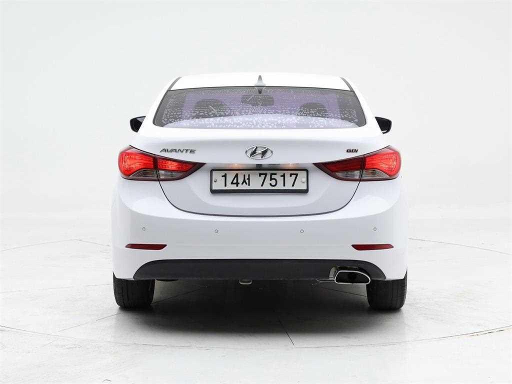 HYUNDAI Avante - Vista 5