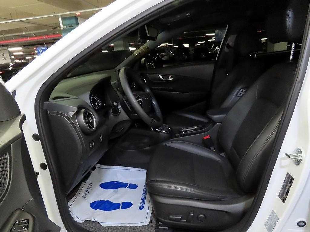 HYUNDAI Kona - Vista 6