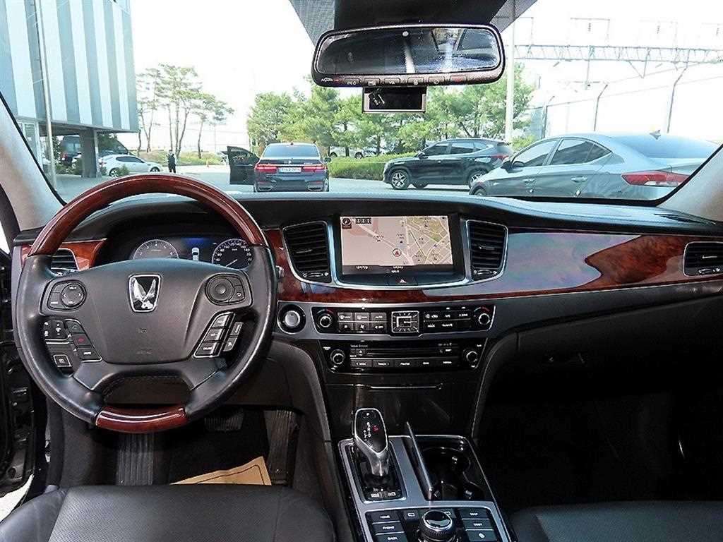 HYUNDAI Equus - Vista 7