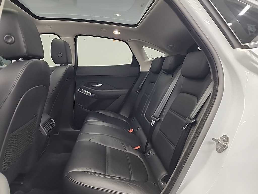 Jaguar E-PACE - Vista 12