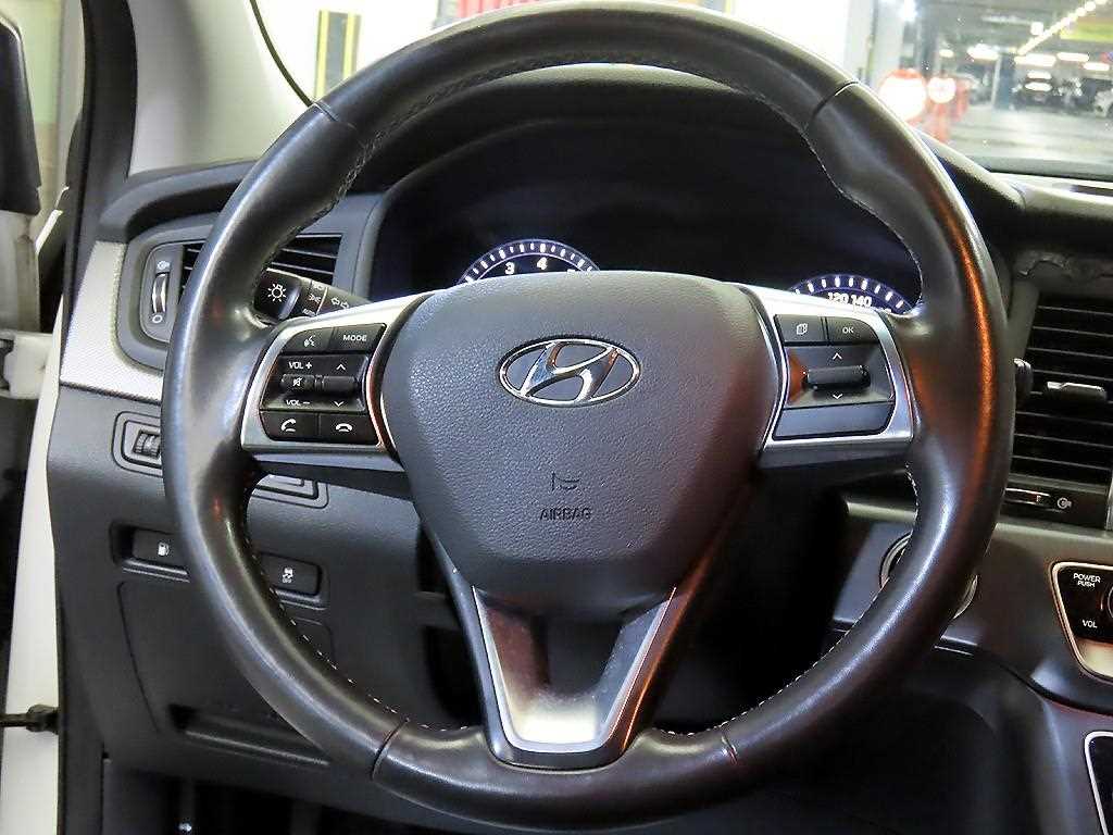 HYUNDAI Sonata - Vista 8