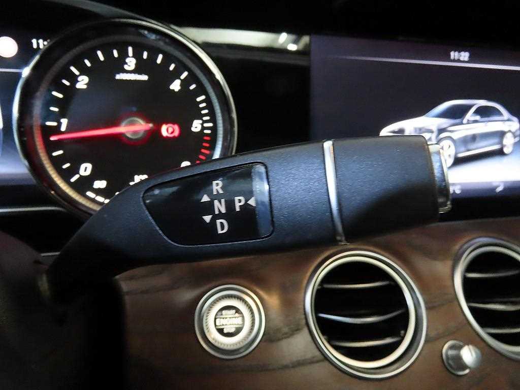 Mercedes Benz E class - Vista 12