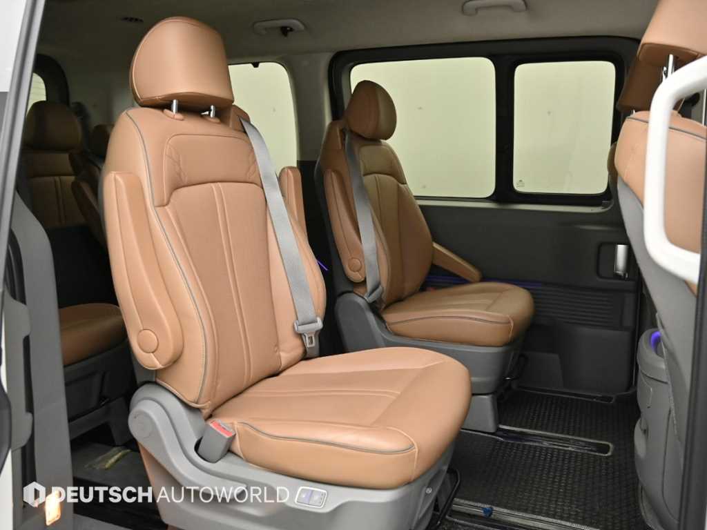 HYUNDAI Staria - Vista 12