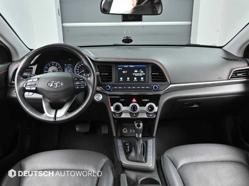 HYUNDAI Avante - Vista 7