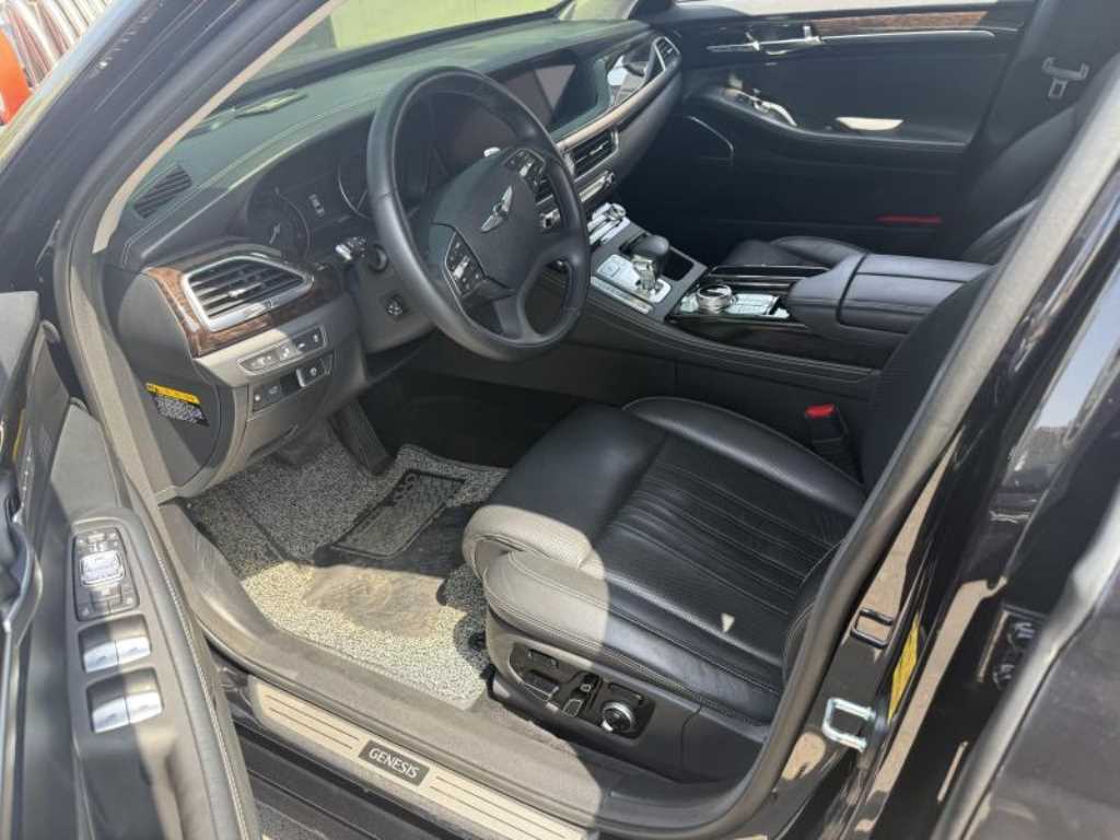 Genesis G90 - Vista 9