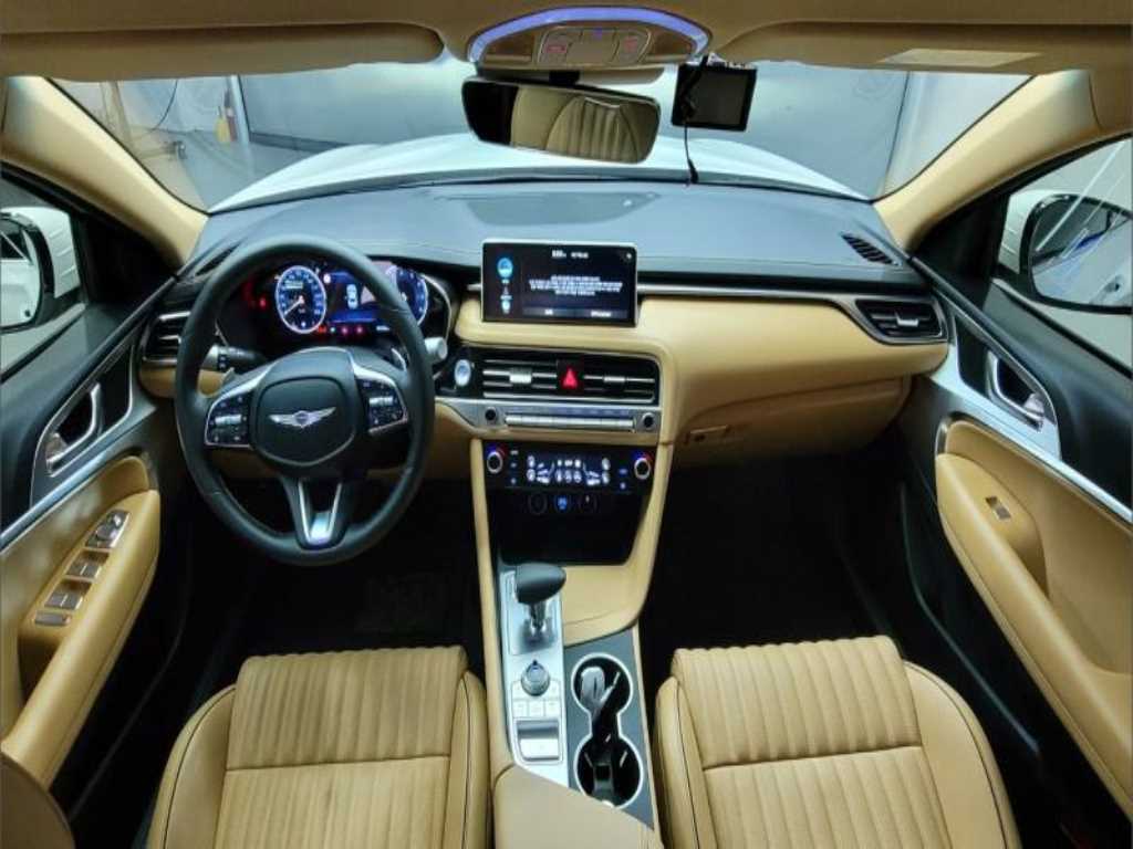 Genesis G70 - Vista 5