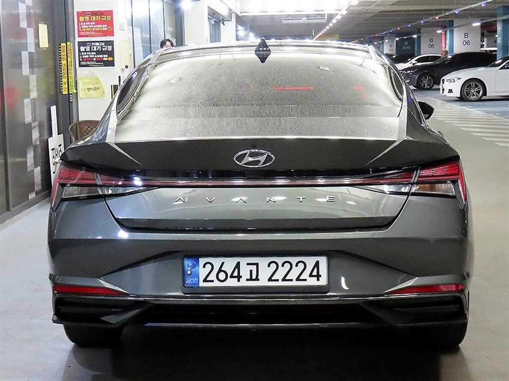 HYUNDAI Avante - Vista 5