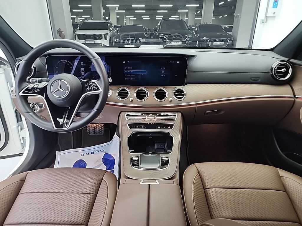 Mercedes Benz E class - Vista 7