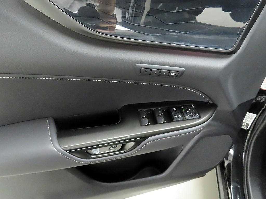 Lexus NX - Vista 11