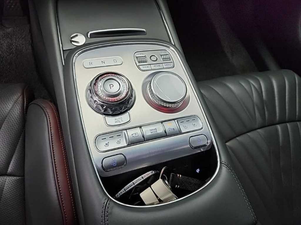 Genesis G90 - Vista 8