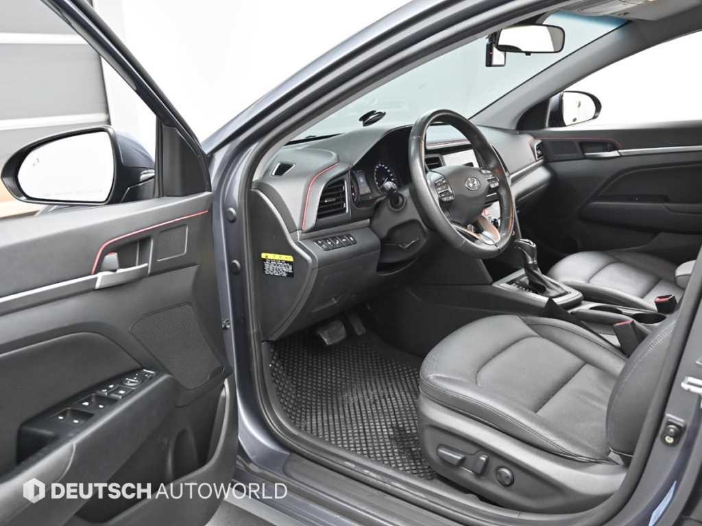 HYUNDAI Avante - Vista 11