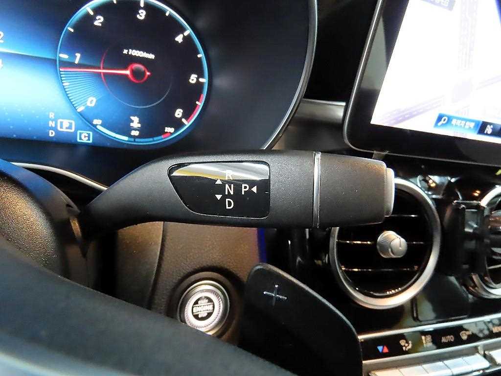 Mercedes Benz GLC Class - Vista 10