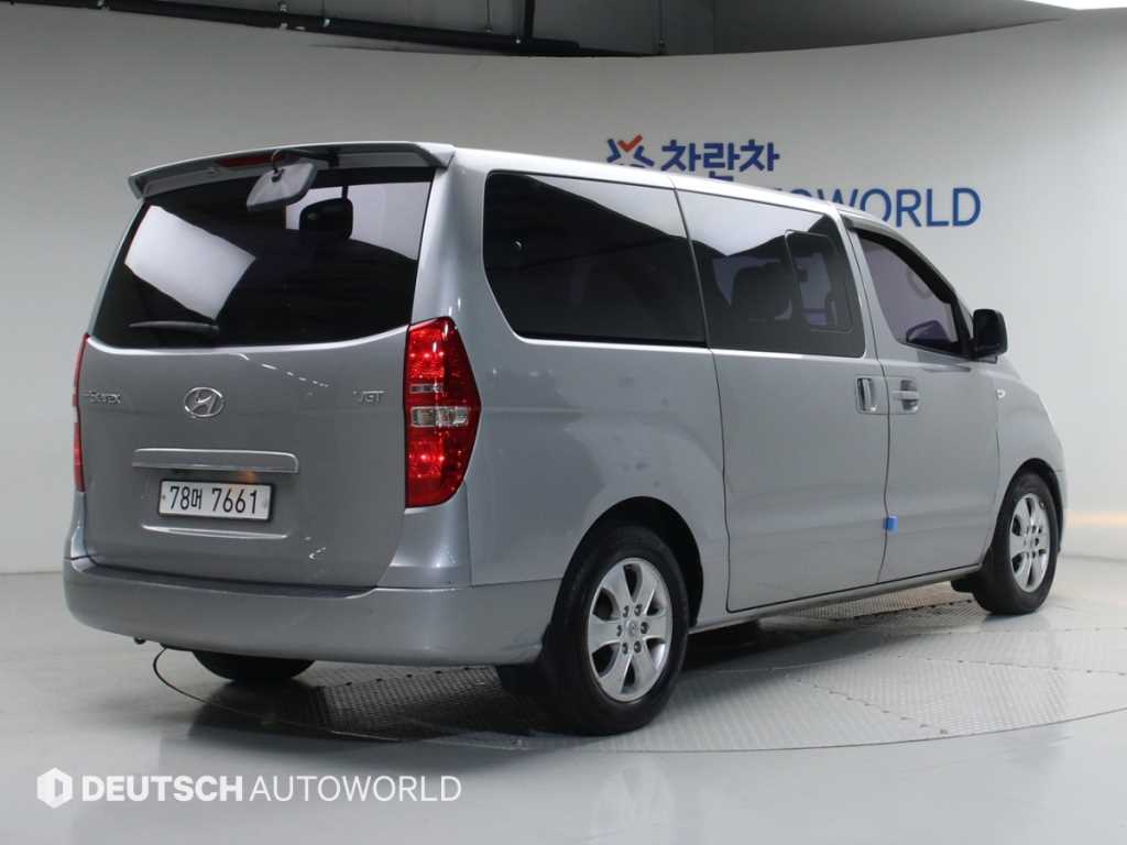 HYUNDAI Starex - Vista 2