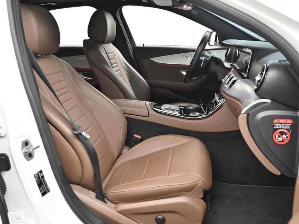 Mercedes Benz E class - Vista 10