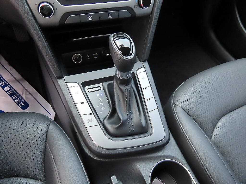 HYUNDAI Avante - Vista 10