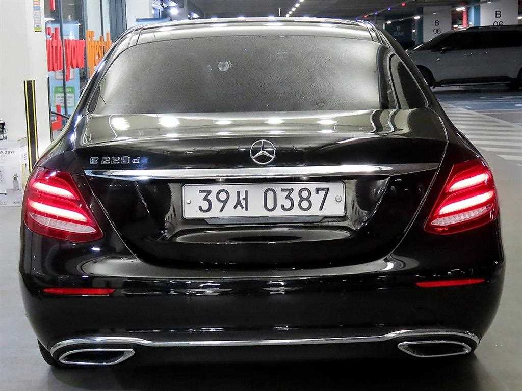 Mercedes Benz E class - Vista 5