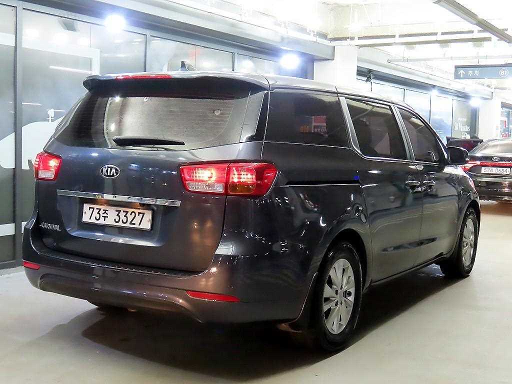 KIA Carnival - Vista 4