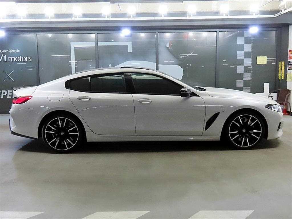 BMW 8 Series - Vista 3