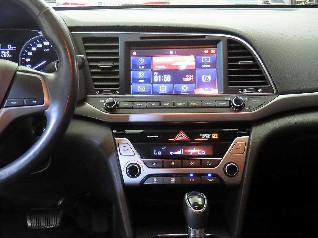 HYUNDAI Avante - Vista 11