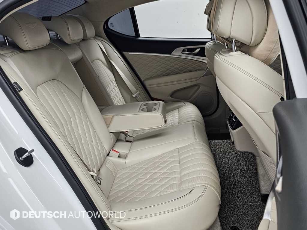 Genesis G70 - Vista 12