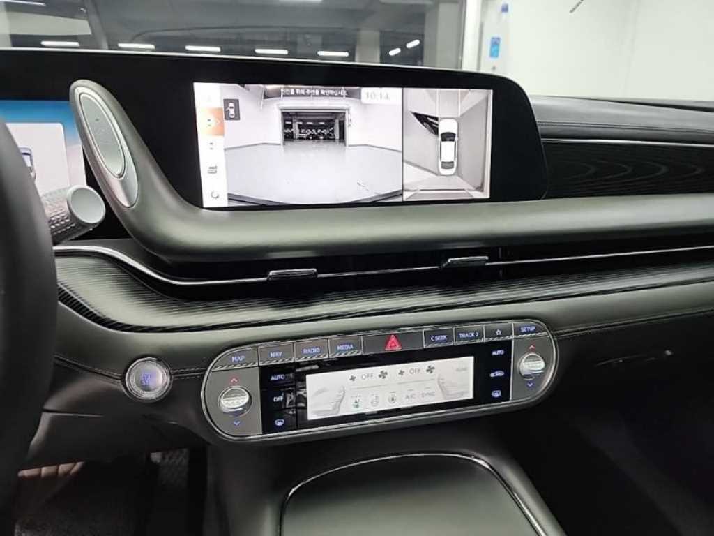 Genesis G90 - Vista 10