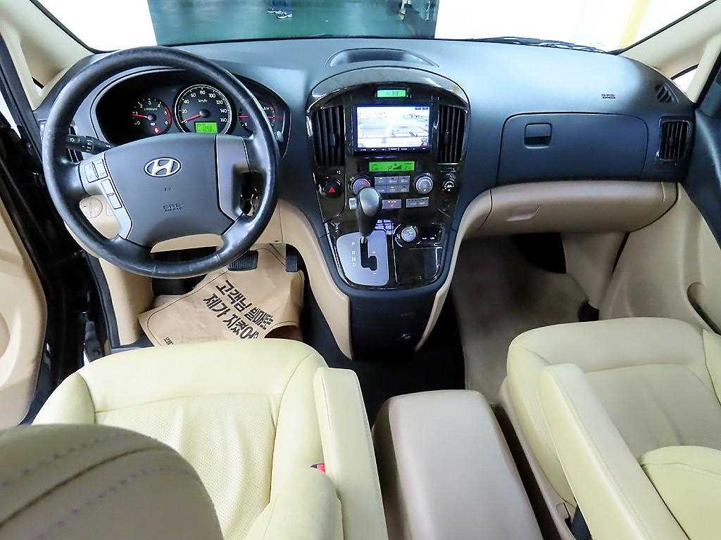 HYUNDAI Starex - Vista 7