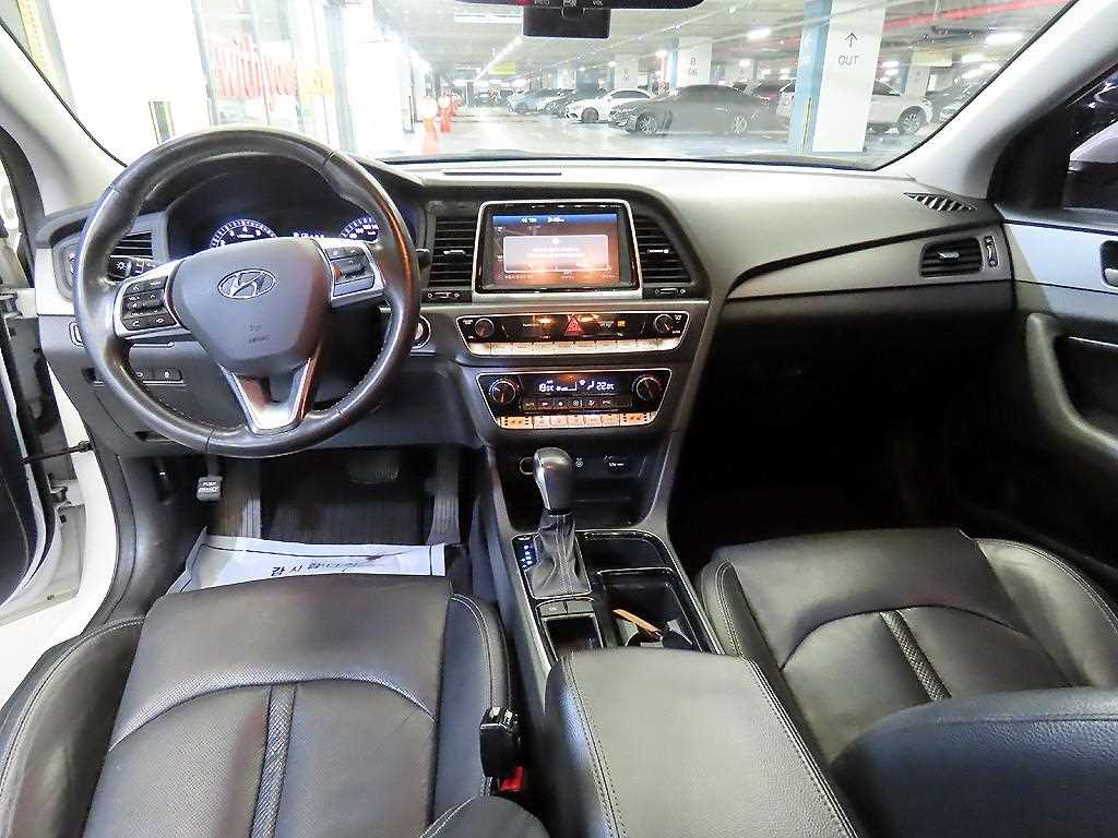 HYUNDAI Sonata - Vista 10