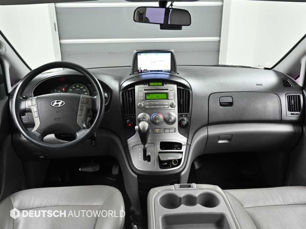 HYUNDAI Starex - Vista 7