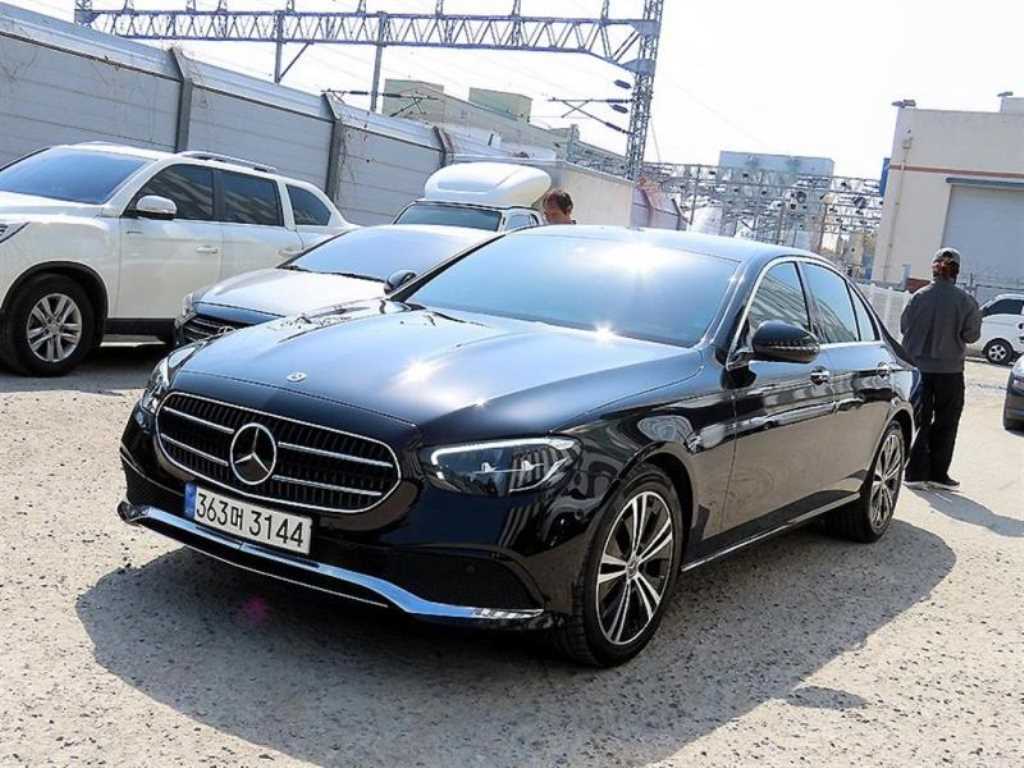 Mercedes Benz E class 2021 Negro - Importación desde Corea - HF Imports Iquique - Foto 1