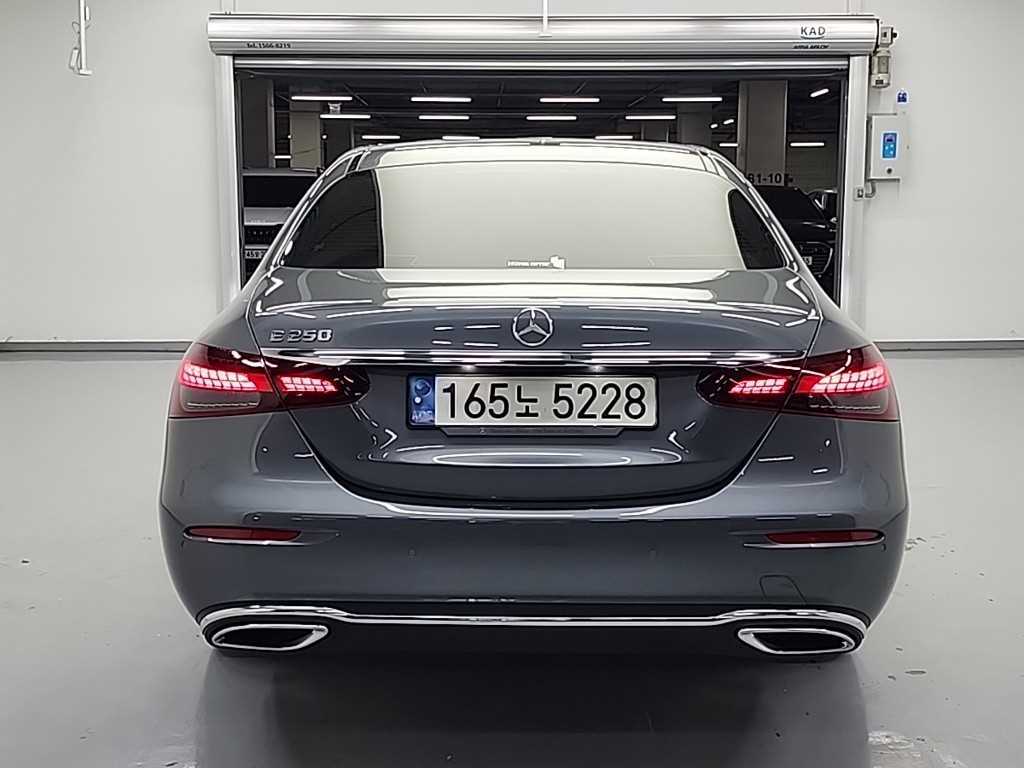 Mercedes Benz E class - Vista 3