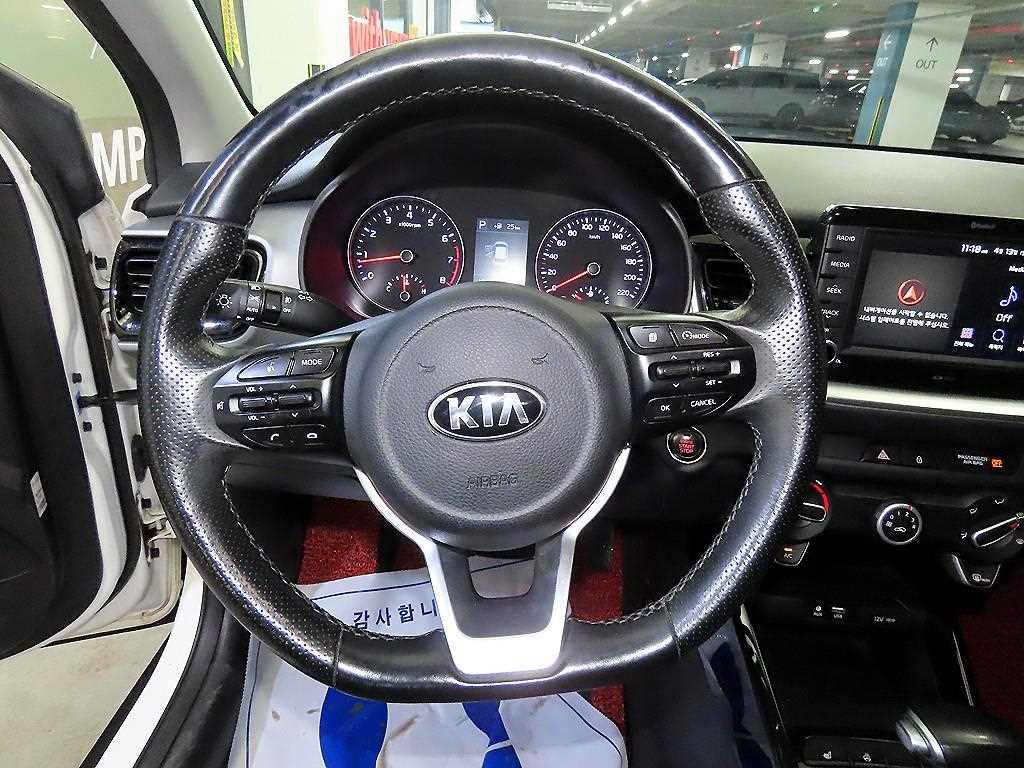 KIA Stonic - Vista 8